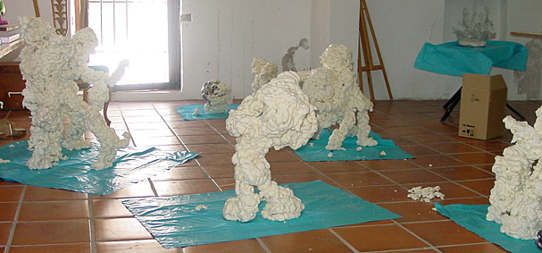 pur beelden tijdens het spuiten in het atelier in Spanje