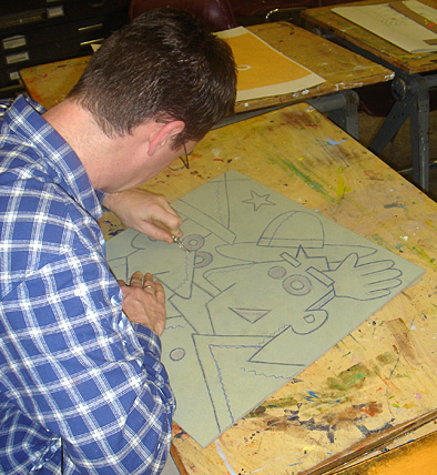 uitsnijden, uigutsen van lijnen en vlakken uit het linoleum