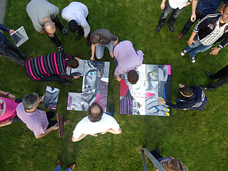 Workshop puzzel schilderij gemaakt tijdens een bedrijfsuitje door de werknemers op het atelier van Twan de Vos in Wageningen.