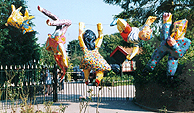 hangende familie beeld sculptuur polyester tuinbeeld, beeld voor buiten of in de tuin, tuinbeeld