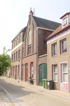 Het Kinderatteljee in Tilburg is gevestigd in voormalige kapel, van de Fraters van Tilburg, vlakbij het centraal station. Kinderatteljee Tilburg Antoniusstraat 3A 5038 DK Tilburg