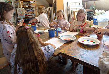 Kinderfeestje plantje knutselen kinderfeest kinderfeestjes kinderfeestje verjaardag schilderen knutselen wageningen ede Tilburg veenendaal rhenen oosterbeek heelsum tiel zetten amerongen andelst opheusden renkum gelderland veluwe arnhem jarig verjaardag feest