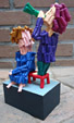 Sculptuur Muzikale verleiding van Twan de Vos, man probeert vrouw te verleiden