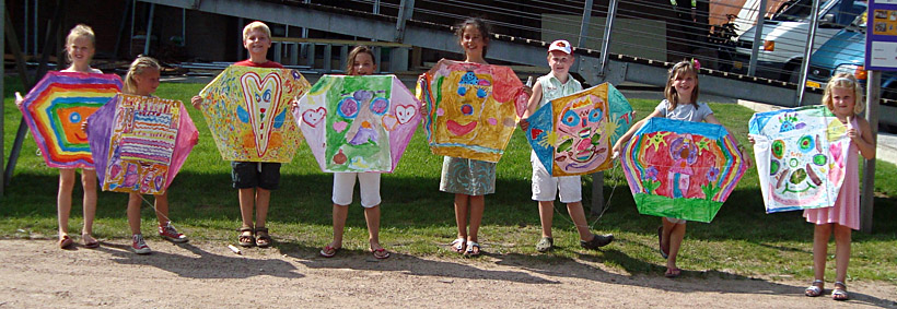 Kinderfeestje vliegers schilderen kinderfeest kinderfeestjes kinderfeestje verjaardag schilderen knutselen wageningen ede Tilburg veenendaal rhenen oosterbeek heelsum tiel zetten amerongen andelst opheusden renkum gelderland veluwe arnhem jarig verjaardag feest