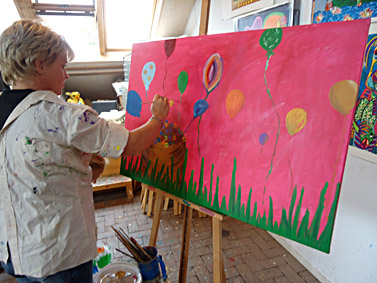 Workshop schilderen met als thema kinderen, ballonnen en wensput geschilderd door collega's tijdens een bedrijfsuitje